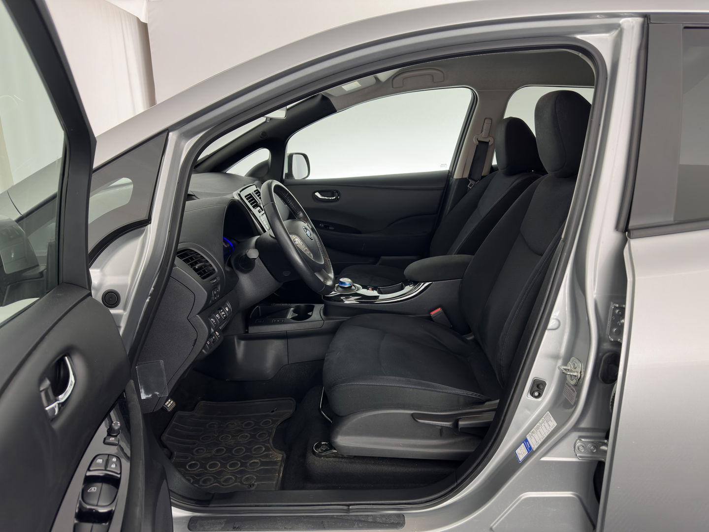 Nissan Leaf Acenta 30 kWh *NAVI-FULLMAP | MICROFIBRE | DAB | CAMERA | ECC | CRUISE | DIGI-COCKPIT | HEATED- COMFORTSEATS | PRIVACY-GLASS | 16"ALU*