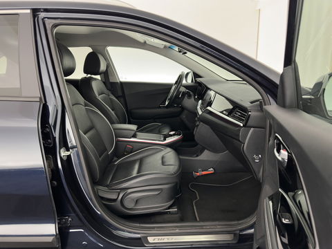 Kia e-Niro ExecutiveLine 64 kWh [ 3-Fase ] {SOH-100%} (INCL-BTW)  Aut *LEATHER | FULL-LED | NAVI-FULLMAP | ADAPTIVE-CRUISE | CAMERA | MEMORY-PACK | LANE-ASSIST | KEYLESS | DIGI-COCKPIT | PRIVACY-GLASS | AMBIENT-LIGHT | 17"ALU*