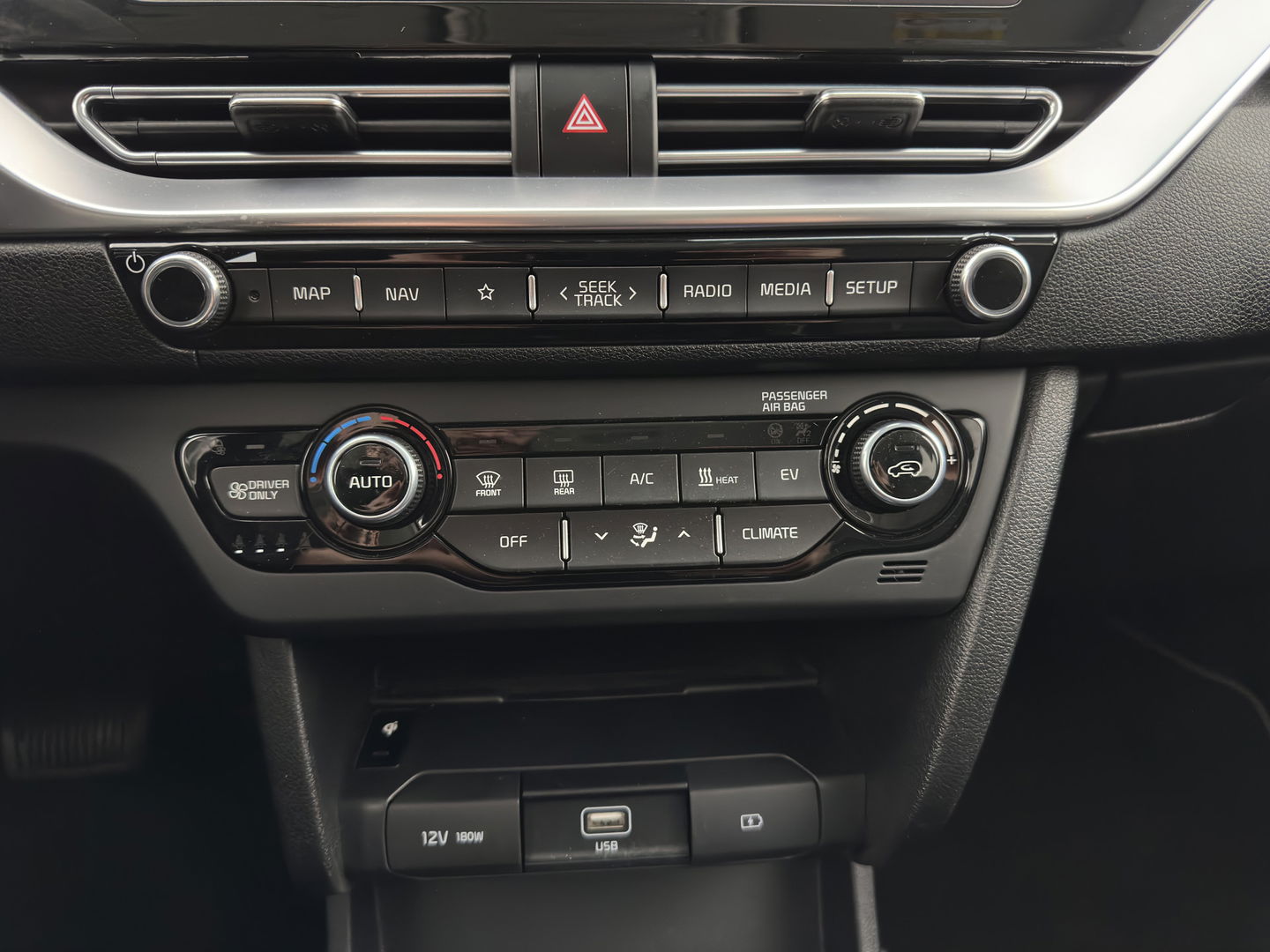 Kia e-Niro ExecutiveLine 64 kWh [ 3-Fase ] {SOH-100%} (INCL-BTW)  Aut *LEATHER | FULL-LED | NAVI-FULLMAP | ADAPTIVE-CRUISE | CAMERA | MEMORY-PACK | LANE-ASSIST | KEYLESS | DIGI-COCKPIT | PRIVACY-GLASS | AMBIENT-LIGHT | 17"ALU*