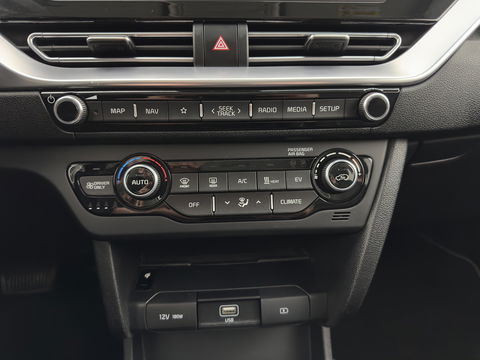 Kia e-Niro ExecutiveLine 64 kWh [ 3-Fase ] {SOH-100%} (INCL-BTW)  Aut *LEATHER | FULL-LED | NAVI-FULLMAP | ADAPTIVE-CRUISE | CAMERA | MEMORY-PACK | LANE-ASSIST | KEYLESS | DIGI-COCKPIT | PRIVACY-GLASS | AMBIENT-LIGHT | 17"ALU*