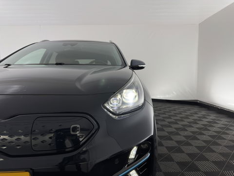 Kia e-Niro ExecutiveLine 64 kWh [ 3-Fase ] {SOH-100%} (INCL-BTW)  Aut *LEATHER | FULL-LED | NAVI-FULLMAP | ADAPTIVE-CRUISE | CAMERA | MEMORY-PACK | LANE-ASSIST | KEYLESS | DIGI-COCKPIT | PRIVACY-GLASS | AMBIENT-LIGHT | 17"ALU*