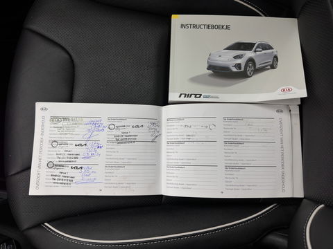 Kia e-Niro ExecutiveLine 64 kWh [ 3-Fase ] {SOH-100%} (INCL-BTW)  Aut *LEATHER | FULL-LED | NAVI-FULLMAP | ADAPTIVE-CRUISE | CAMERA | MEMORY-PACK | LANE-ASSIST | KEYLESS | DIGI-COCKPIT | PRIVACY-GLASS | AMBIENT-LIGHT | 17"ALU*