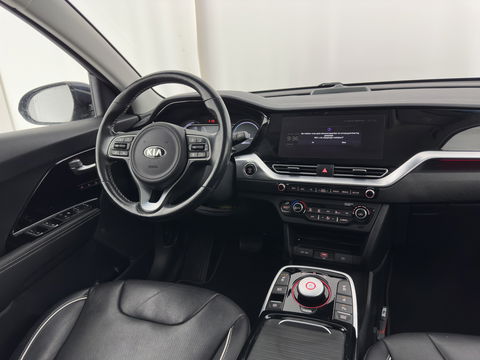 Kia e-Niro ExecutiveLine 64 kWh [ 3-Fase ] {SOH-100%} (INCL-BTW)  Aut *LEATHER | FULL-LED | NAVI-FULLMAP | ADAPTIVE-CRUISE | CAMERA | MEMORY-PACK | LANE-ASSIST | KEYLESS | DIGI-COCKPIT | PRIVACY-GLASS | AMBIENT-LIGHT | 17"ALU*
