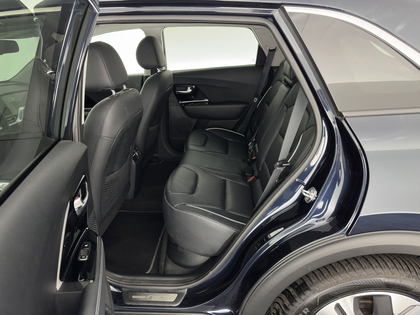 Kia e-Niro ExecutiveLine 64 kWh [ 3-Fase ] {SOH-100%} (INCL-BTW)  Aut.*HEATPUMP | LEATHER | FULL-LED | NAVI-FULLMAP | ADAPTIVE-CRUISE | CAMERA | MEMORY-PACK | LANE-ASSIST | KEYLESS | DIGI-COCKPIT | PRIVACY-GLASS | 17"ALU*