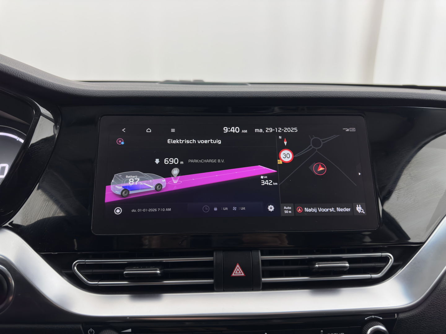 Kia e-Niro ExecutiveLine 64 kWh [ 3-Fase ] {SOH-100%} (INCL-BTW)  Aut *LEATHER | FULL-LED | NAVI-FULLMAP | ADAPTIVE-CRUISE | CAMERA | MEMORY-PACK | LANE-ASSIST | KEYLESS | DIGI-COCKPIT | PRIVACY-GLASS | AMBIENT-LIGHT | 17"ALU*