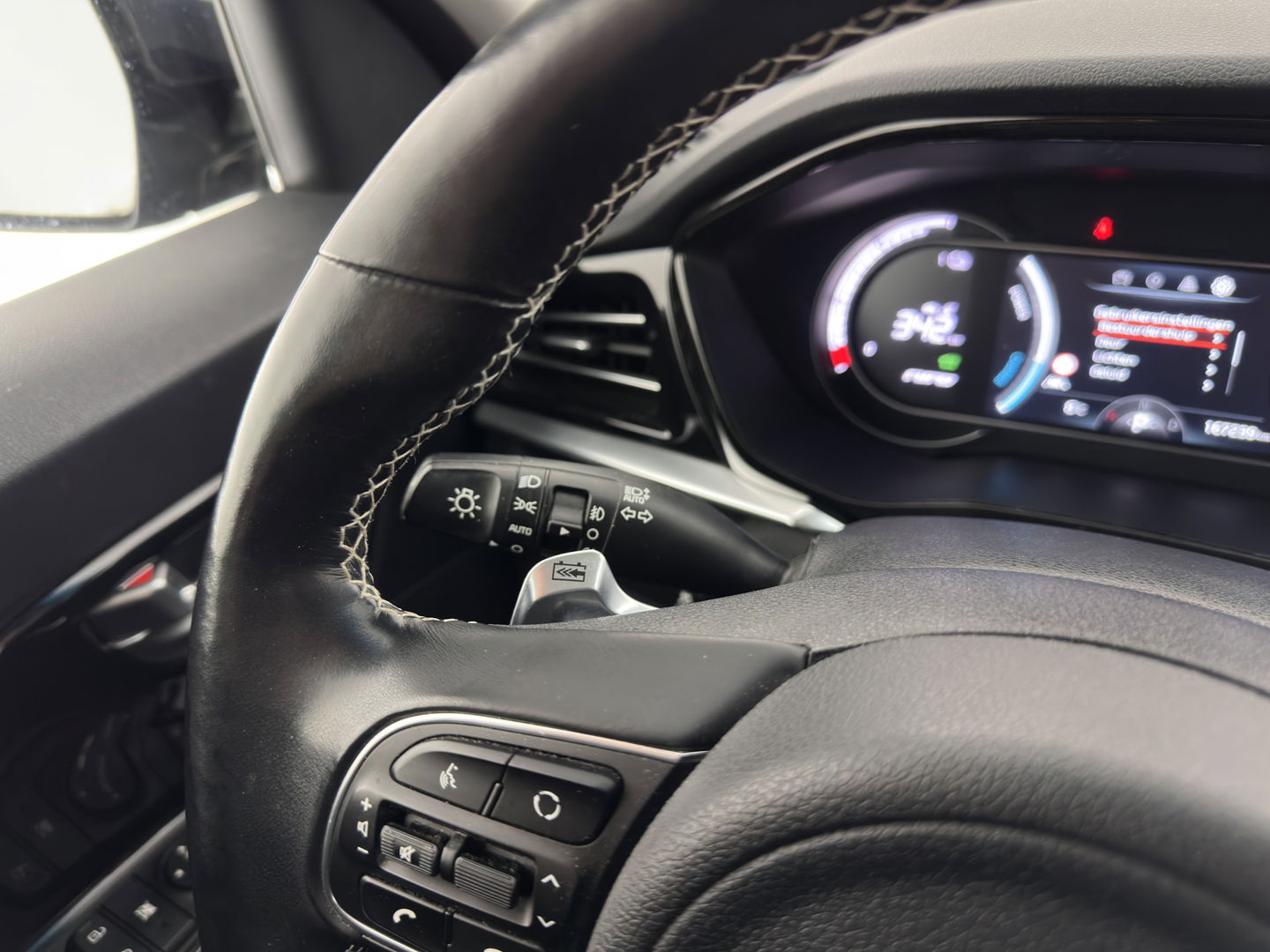 Kia e-Niro ExecutiveLine 64 kWh [ 3-Fase ] {SOH-100%} (INCL-BTW)  Aut *LEATHER | FULL-LED | NAVI-FULLMAP | ADAPTIVE-CRUISE | CAMERA | MEMORY-PACK | LANE-ASSIST | KEYLESS | DIGI-COCKPIT | PRIVACY-GLASS | AMBIENT-LIGHT | 17"ALU*