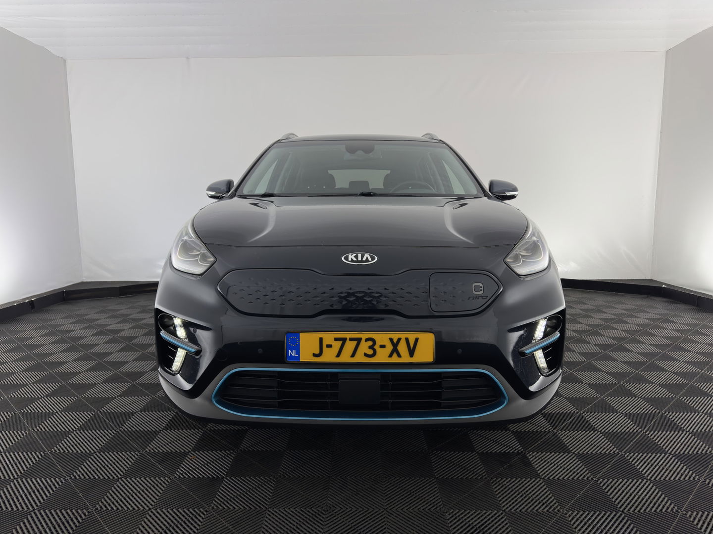 Kia e-Niro ExecutiveLine 64 kWh [ 3-Fase ] {SOH-100%} (INCL-BTW)  Aut.*HEATPUMP | LEATHER | FULL-LED | NAVI-FULLMAP | ADAPTIVE-CRUISE | CAMERA | MEMORY-PACK | LANE-ASSIST | KEYLESS | DIGI-COCKPIT | PRIVACY-GLASS | 17"ALU*