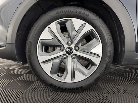 Kia e-Niro ExecutiveLine 64 kWh [ 3-Fase ] {SOH-100%} (INCL-BTW)  Aut *LEATHER | FULL-LED | NAVI-FULLMAP | ADAPTIVE-CRUISE | CAMERA | MEMORY-PACK | LANE-ASSIST | KEYLESS | DIGI-COCKPIT | PRIVACY-GLASS | AMBIENT-LIGHT | 17"ALU*