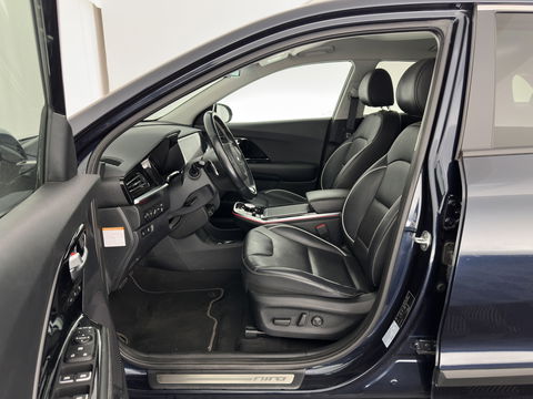 Kia e-Niro ExecutiveLine 64 kWh [ 3-Fase ] {SOH-100%} (INCL-BTW)  Aut *LEATHER | FULL-LED | NAVI-FULLMAP | ADAPTIVE-CRUISE | CAMERA | MEMORY-PACK | LANE-ASSIST | KEYLESS | DIGI-COCKPIT | PRIVACY-GLASS | AMBIENT-LIGHT | 17"ALU*