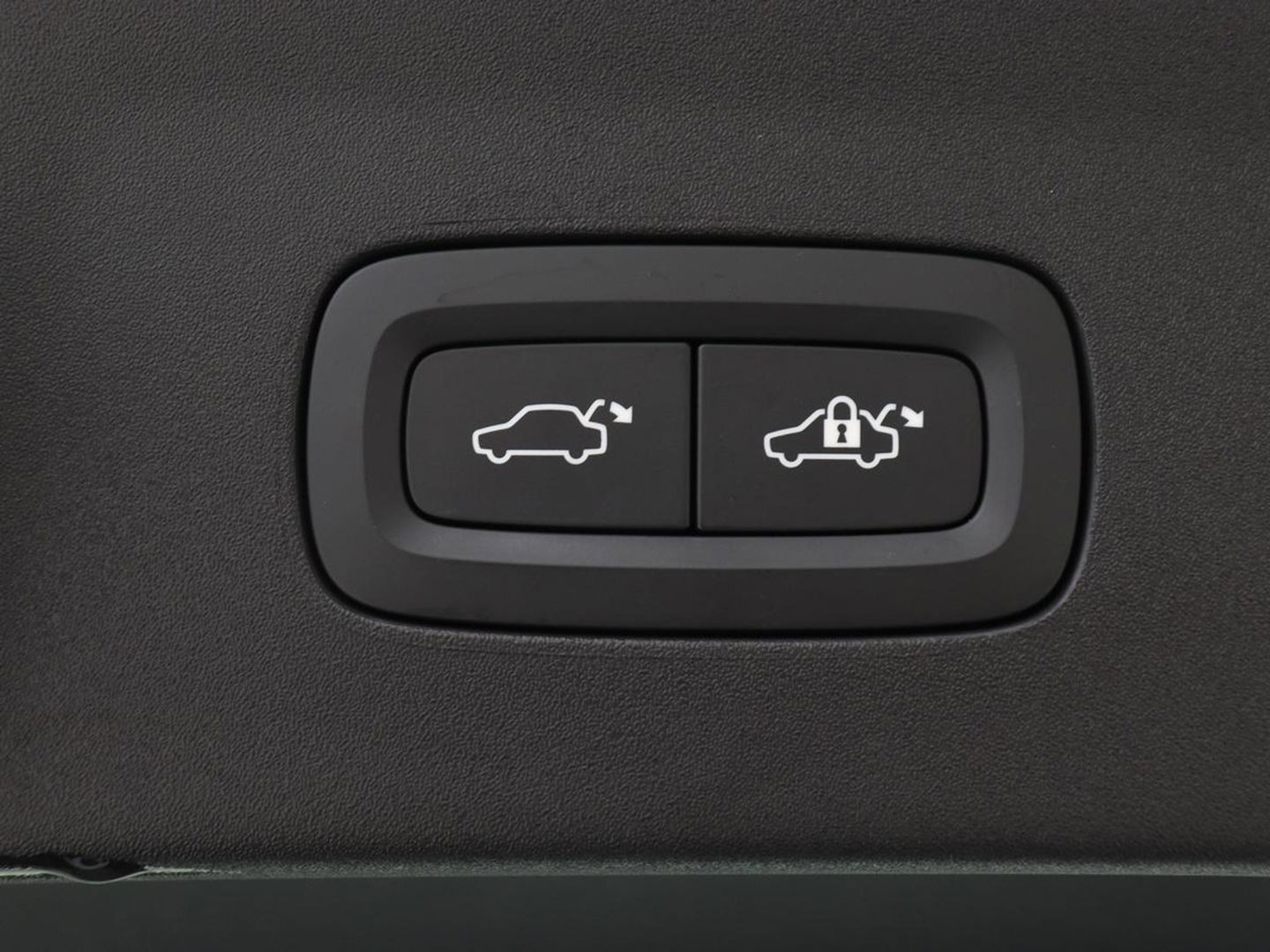 Polestar 2 Standard Range Single Motor 63kWh | 360 Camera | Stoelverwarming | Adaptive cruise | Carplay | Park Assist | 19'' | Keyless | Full LED | Digital Cockpit | DAB