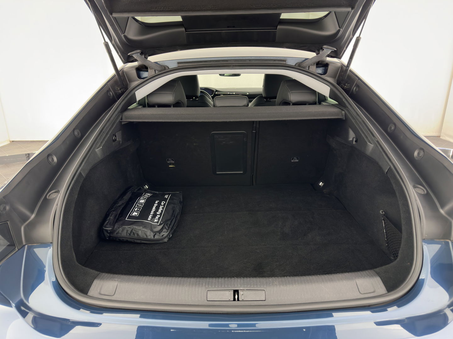 Peugeot 508 1.6 PureTech Blue Lease Allure (INCL-BTW) *LEATHER-FABRIC | FULL-LED | DIGI-COCKPIT | KEYLESS | BLIND-SPOT | CAMERA | PRIVACY-GLASS | HEATED-SPORTSEATS | DAB | NAVI-FULLMAP | 18''ALU*