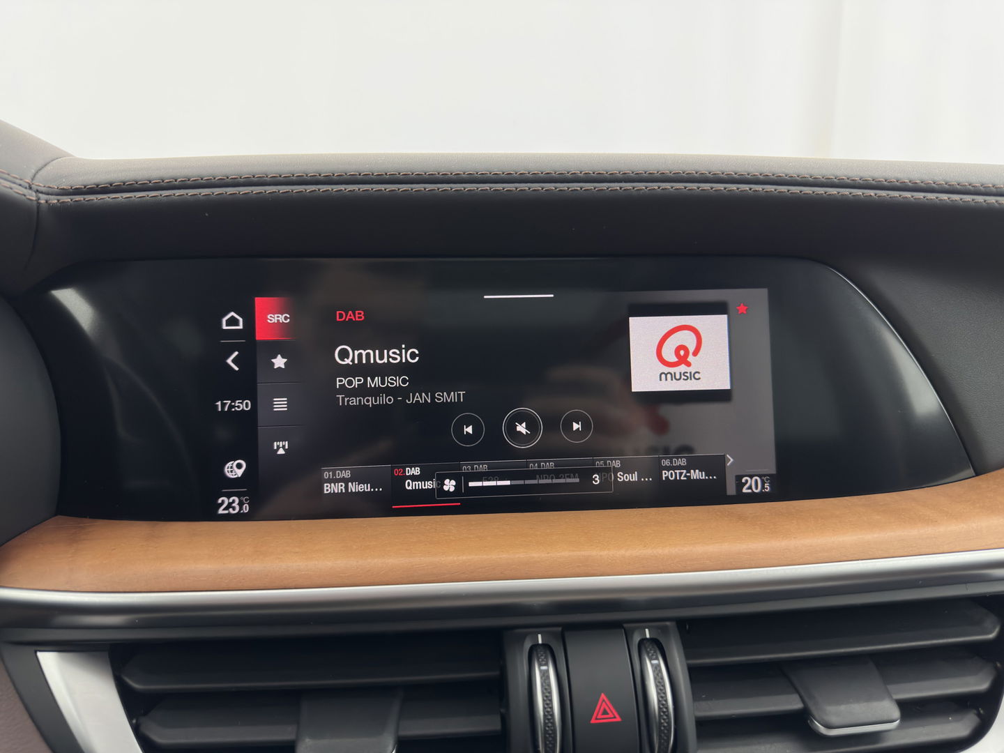 Alfa Romeo Stelvio 2.0 T AWD B-Tech Business Edition Aut. *PANO | LUXURY-LEATHER | XENON | ADAPTIVE-CRUISE | MEMORY-PACK | BLIND-SPOT | HEATED-COMFPRTSEATS | CAMERA | DAB+ | KEYLESS | SHIFT-PADDLES | PRIVACY-GLASS | NAVI-FULLMAP | TOWBAR | 20''