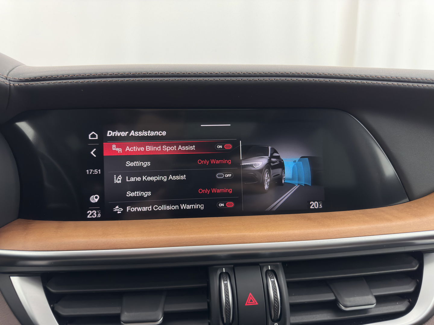 Alfa Romeo Stelvio 2.0 T AWD B-Tech Business Edition Aut. *PANO | LUXURY-LEATHER | XENON | ADAPTIVE-CRUISE | MEMORY-PACK | BLIND-SPOT | HEATED-COMFPRTSEATS | CAMERA | DAB+ | KEYLESS | SHIFT-PADDLES | PRIVACY-GLASS | NAVI-FULLMAP | TOWBAR | 20''