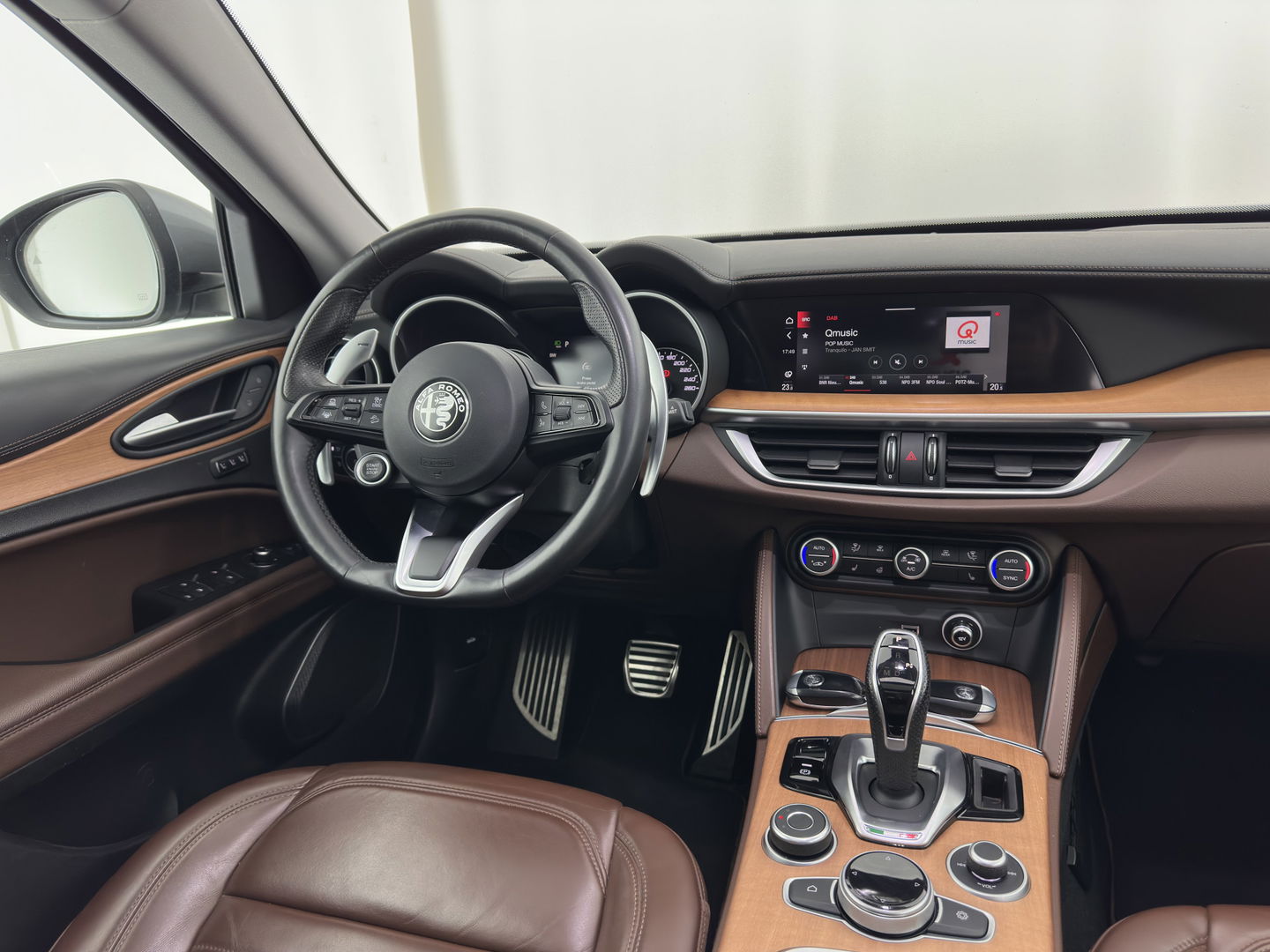 Alfa Romeo Stelvio 2.0 T AWD B-Tech Business Edition Aut. *PANO | LUXURY-LEATHER | XENON | ADAPTIVE-CRUISE | MEMORY-PACK | BLIND-SPOT | HEATED-COMFPRTSEATS | CAMERA | DAB+ | KEYLESS | SHIFT-PADDLES | PRIVACY-GLASS | NAVI-FULLMAP | TOWBAR | 20''