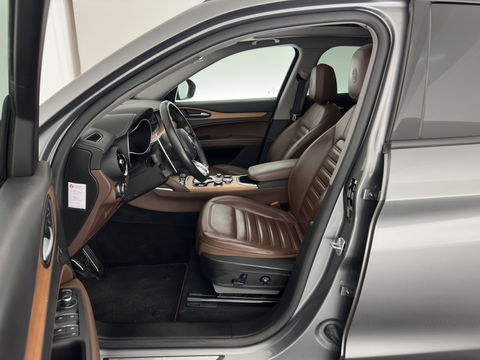 Alfa Romeo Stelvio 2.0 T AWD B-Tech Business Edition Aut. *PANO | LUXURY-LEATHER | XENON | ADAPTIVE-CRUISE | MEMORY-PACK | BLIND-SPOT | HEATED-COMFPRTSEATS | CAMERA | DAB+ | KEYLESS | SHIFT-PADDLES | PRIVACY-GLASS | NAVI-FULLMAP | TOWBAR | 20''