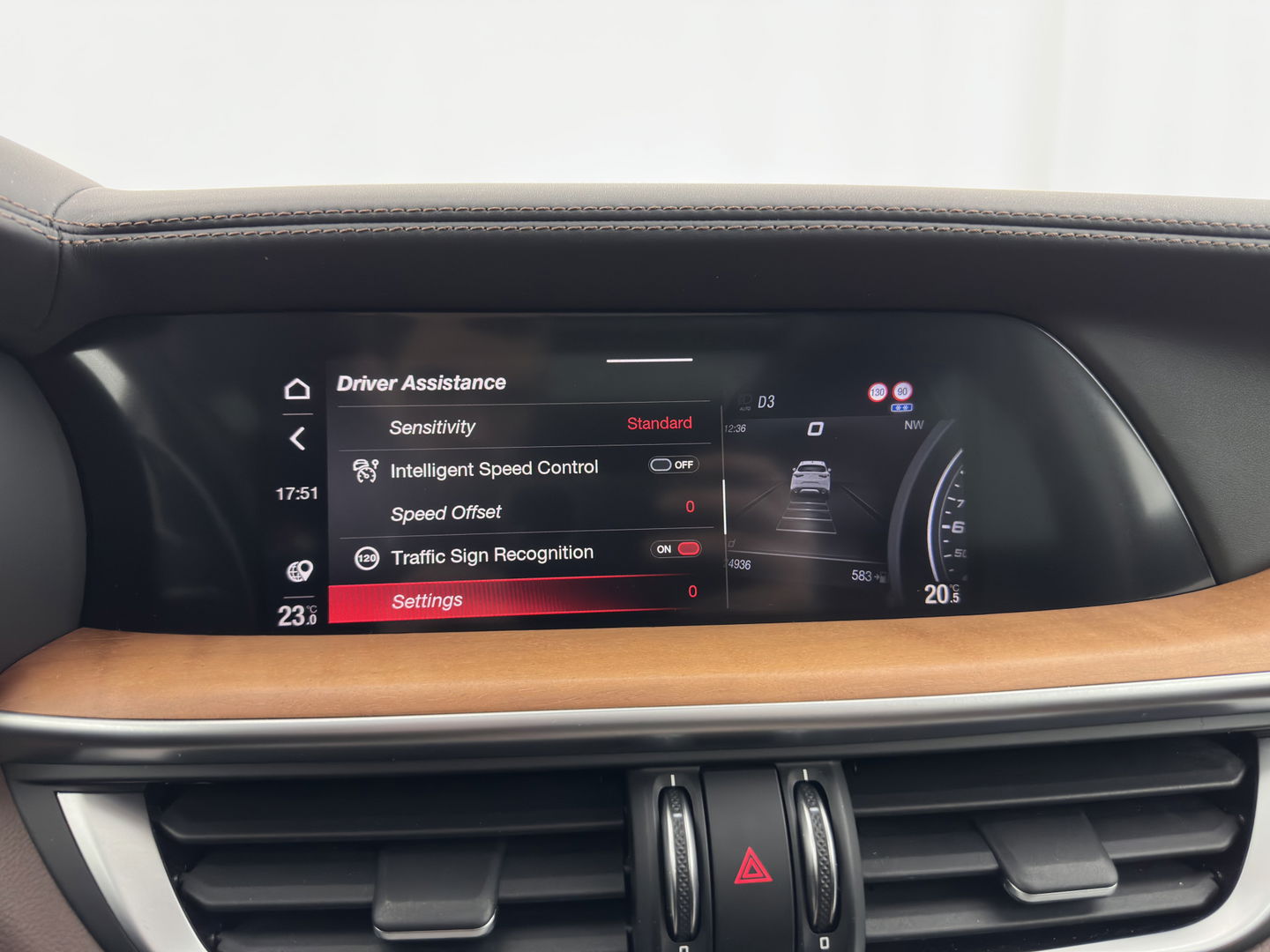 Alfa Romeo Stelvio 2.0 T AWD B-Tech Business Edition Aut. *PANO | LUXURY-LEATHER | XENON | ADAPTIVE-CRUISE | MEMORY-PACK | BLIND-SPOT | HEATED-COMFPRTSEATS | CAMERA | DAB+ | KEYLESS | SHIFT-PADDLES | PRIVACY-GLASS | NAVI-FULLMAP | TOWBAR | 20''