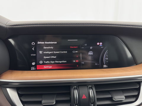 Alfa Romeo Stelvio 2.0 T AWD B-Tech Business Edition Aut. *PANO | LUXURY-LEATHER | XENON | ADAPTIVE-CRUISE | MEMORY-PACK | BLIND-SPOT | HEATED-COMFPRTSEATS | CAMERA | DAB+ | KEYLESS | SHIFT-PADDLES | PRIVACY-GLASS | NAVI-FULLMAP | TOWBAR | 20''