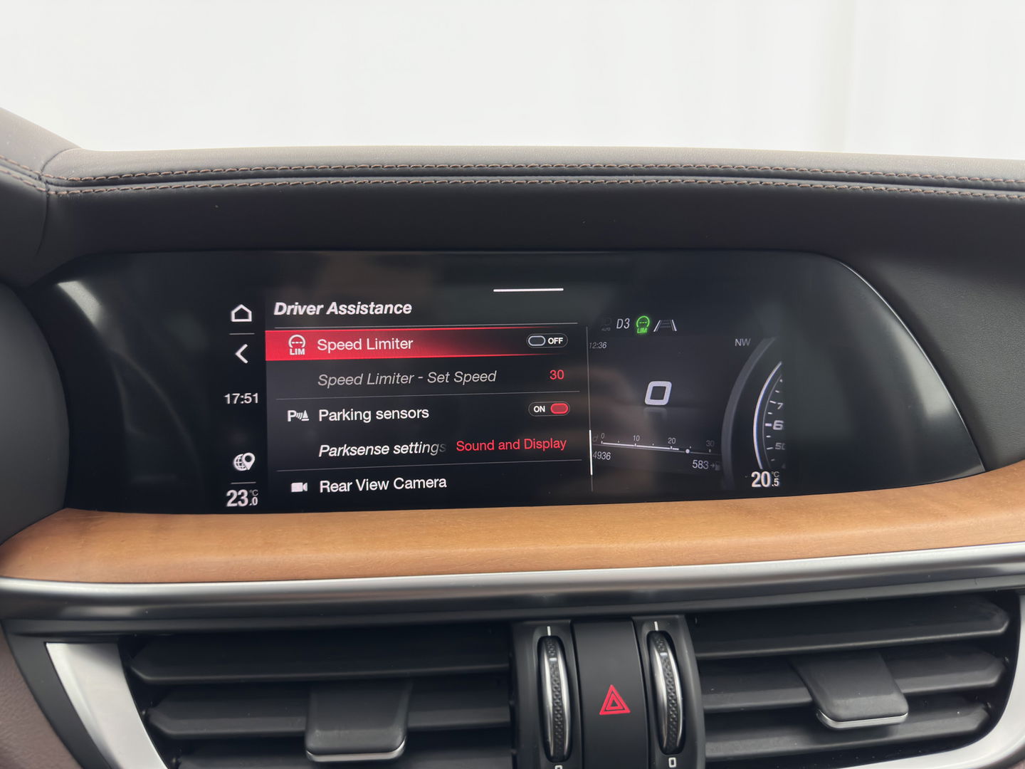 Alfa Romeo Stelvio 2.0 T AWD B-Tech Business Edition Aut. *PANO | LUXURY-LEATHER | XENON | ADAPTIVE-CRUISE | MEMORY-PACK | BLIND-SPOT | HEATED-COMFPRTSEATS | CAMERA | DAB+ | KEYLESS | SHIFT-PADDLES | PRIVACY-GLASS | NAVI-FULLMAP | TOWBAR | 20''