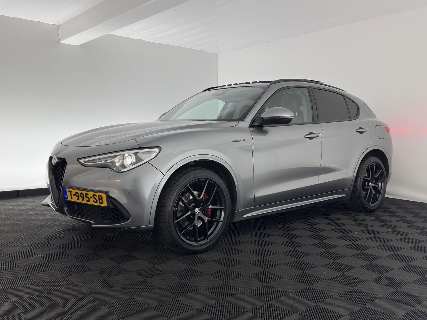 Alfa Romeo Stelvio 2.0 T AWD B-Tech Business Edition Aut. *PANO | LUXURY-LEATHER | XENON | ADAPTIVE-CRUISE | MEMORY-PACK | BLIND-SPOT | HEATED-COMFPRTSEATS | CAMERA | DAB+ | KEYLESS | SHIFT-PADDLES | PRIVACY-GLASS | NAVI-FULLMAP | TOWBAR | 20''