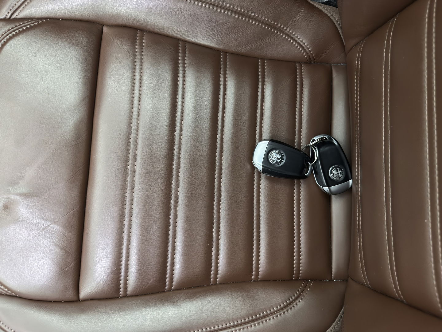 Alfa Romeo Stelvio 2.0 T AWD B-Tech Business Edition Aut. *PANO | LUXURY-LEATHER | XENON | ADAPTIVE-CRUISE | MEMORY-PACK | BLIND-SPOT | HEATED-COMFPRTSEATS | CAMERA | DAB+ | KEYLESS | SHIFT-PADDLES | PRIVACY-GLASS | NAVI-FULLMAP | TOWBAR | 20''