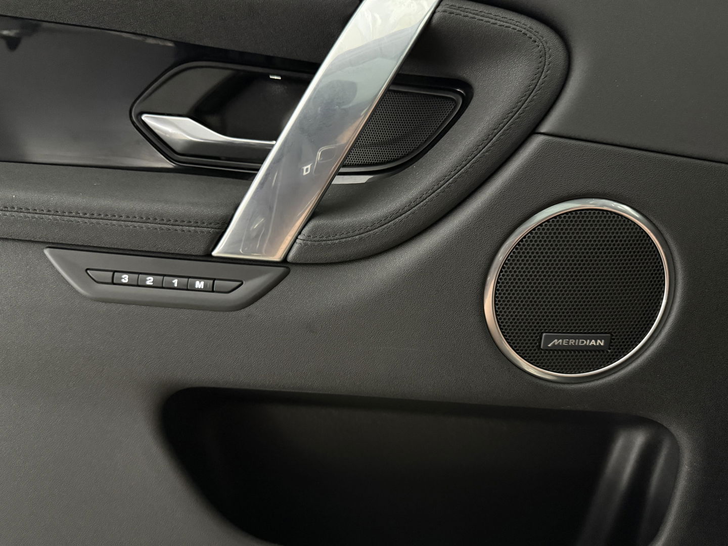 Land Rover Discovery Sport P300e 1.5 R-Dynamic HSE | Pano | Memory | 360° CAM | Virtual | Adap. Cruise | Trekh. | Carplay | Leder