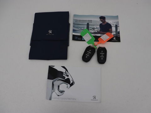 Peugeot 3008 1.6 HYbrid 225 Allure