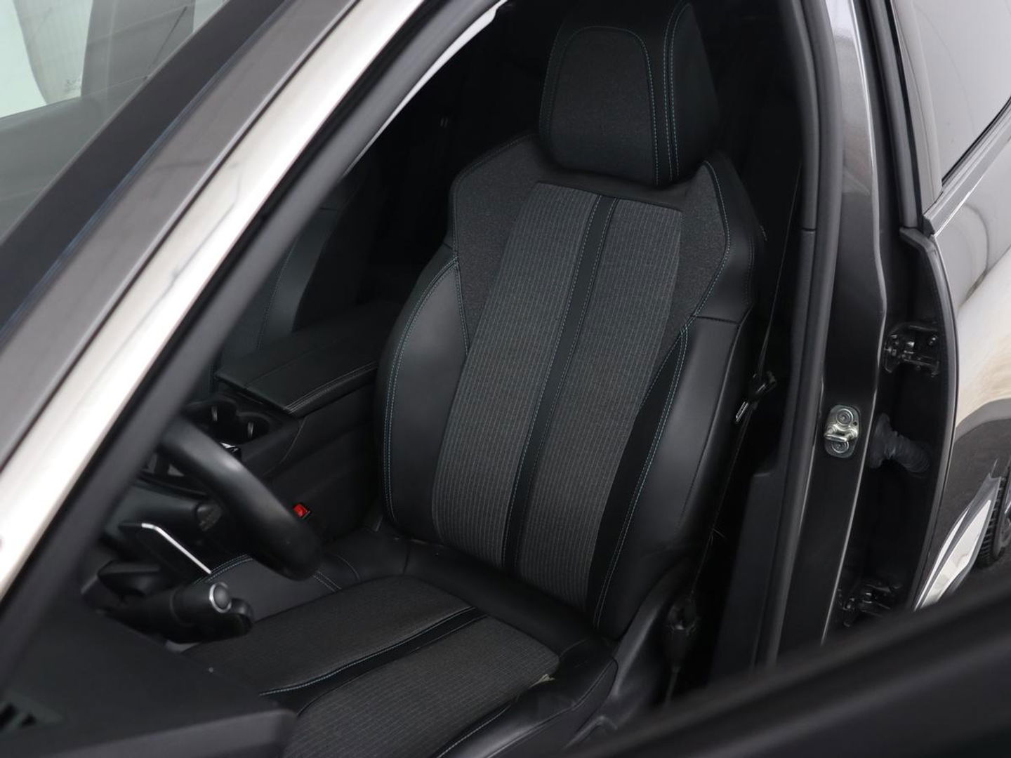 Peugeot 3008 1.6 HYbrid 225 Allure