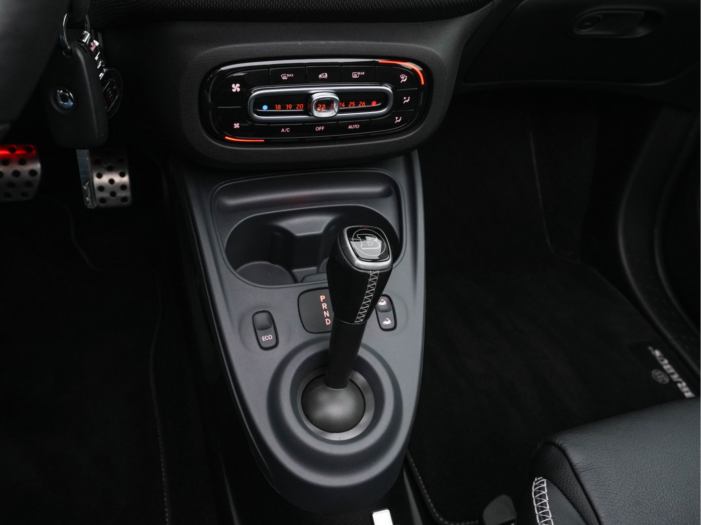 Smart Fortwo cabrio EQ BRABUS Style 18 kWh [ 3-Fase ] *LEATHER | HEATED-SPORTSEATS | NAVI-FULLMAP | CAMERA | DAB+ | AIRCO | PDC | CRUISE | 16''ALU*