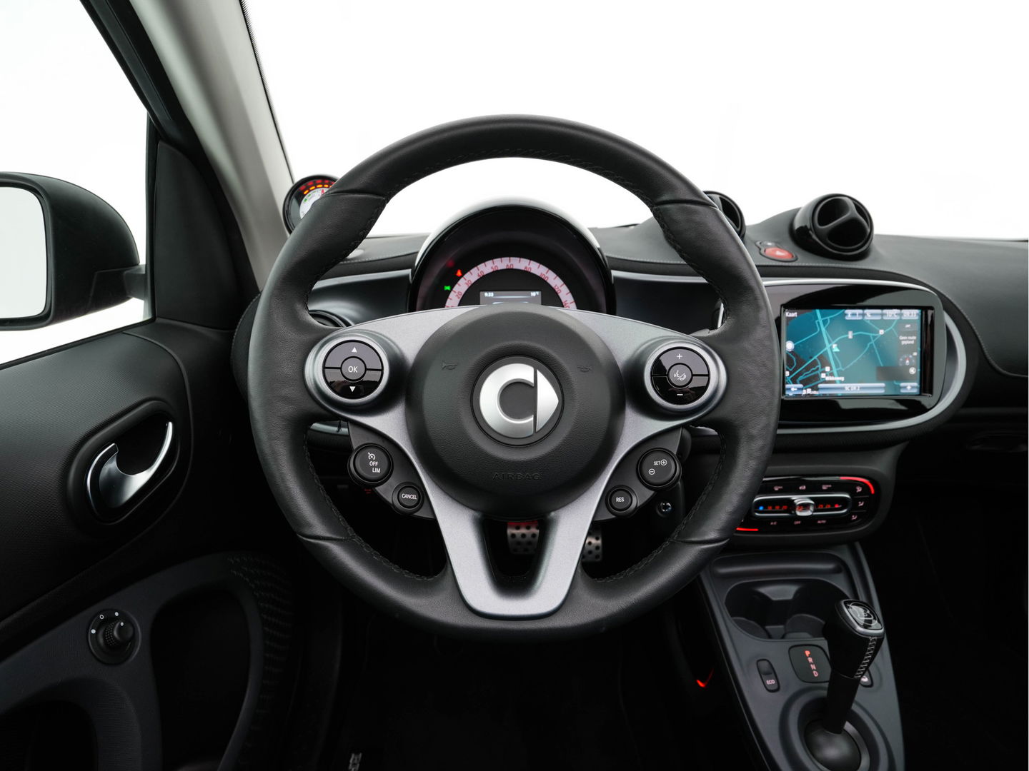Smart Fortwo cabrio EQ BRABUS Style 18 kWh [ 3-Fase ] *LEATHER | HEATED-SPORTSEATS | NAVI-FULLMAP | CAMERA | DAB+ | AIRCO | PDC | CRUISE | 16''ALU*