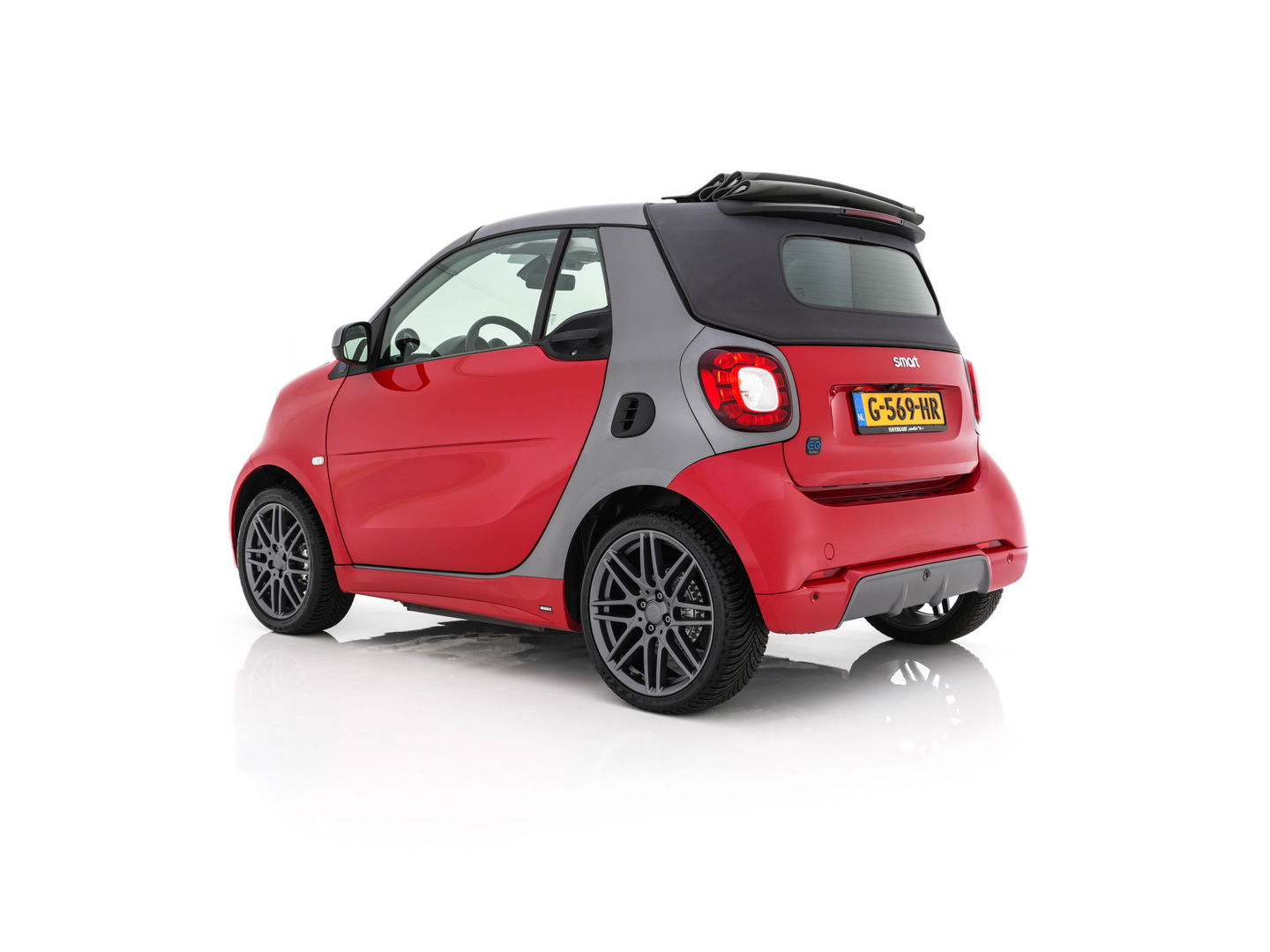 Smart Fortwo cabrio EQ BRABUS Style 18 kWh [ 3-Fase ] *LUXURY-LEATHER | HEATED-SPORTSEATS | NAVI-FULLMAP | CAMERA | DAB+ | AIRCO | PDC | CRUISE | 16''ALU*