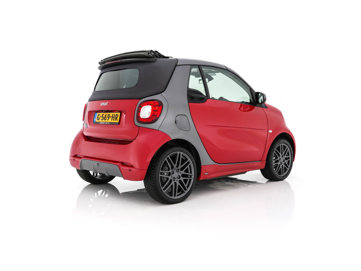 Smart Fortwo cabrio EQ BRABUS Style 18 kWh [ 3-Fase ] *LUXURY-LEATHER | HEATED-SPORTSEATS | NAVI-FULLMAP | CAMERA | DAB+ | AIRCO | PDC | CRUISE | 16''ALU*