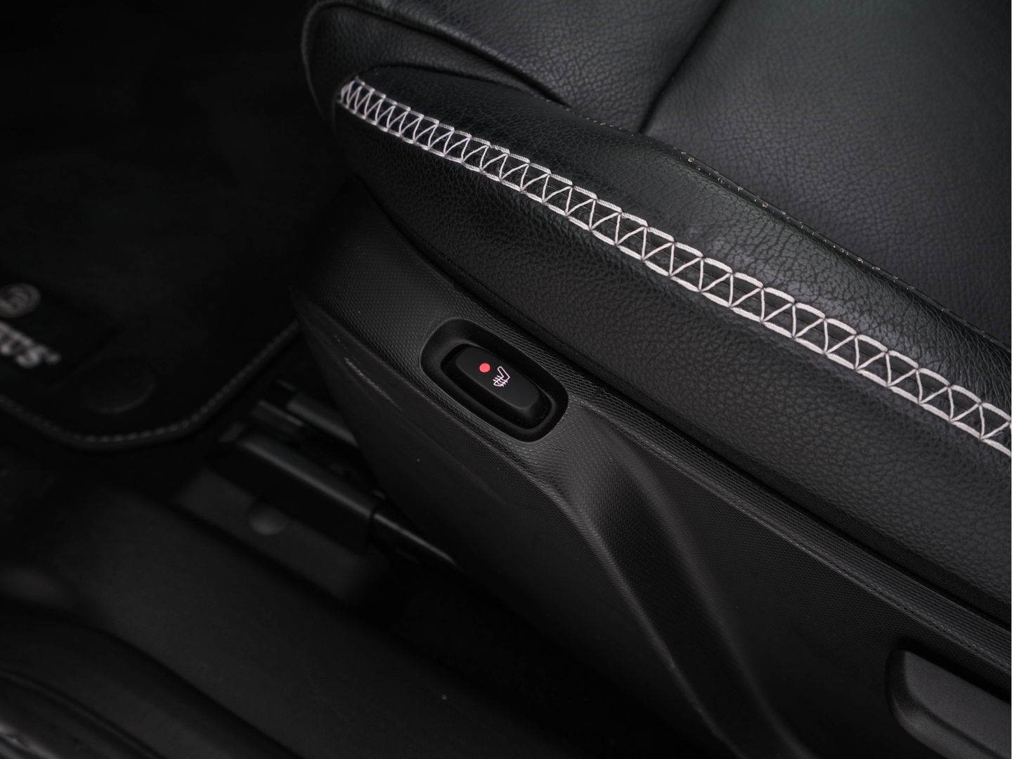 Smart Fortwo cabrio EQ BRABUS Style 18 kWh [ 3-Fase ] *LUXURY-LEATHER | HEATED-SPORTSEATS | NAVI-FULLMAP | CAMERA | DAB+ | AIRCO | PDC | CRUISE | 16''ALU*