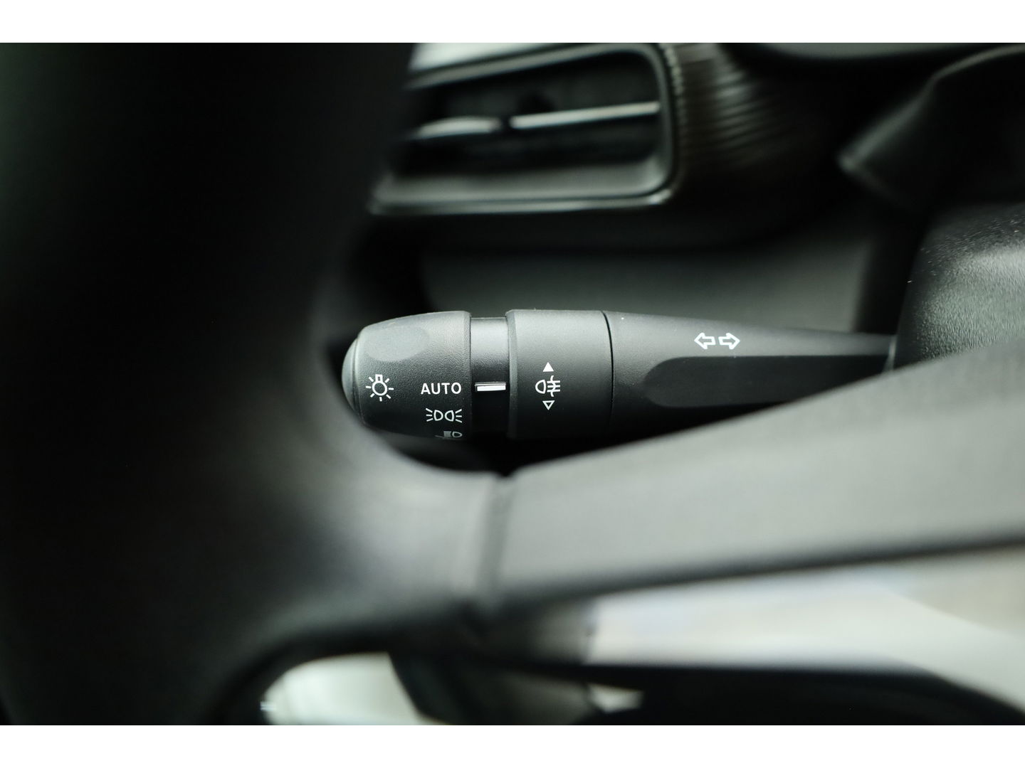 Jeep Avenger Longitude 54 kWh | Cruise Control | All Season | Apple CarPlay & Android Auto | Stoelverw. | PDC+ A |