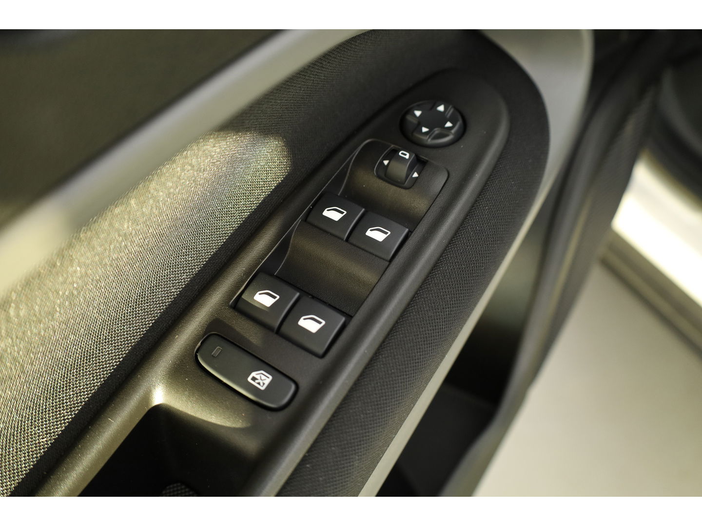 Jeep Avenger Longitude 54 kWh | Cruise Control | All Season | Apple CarPlay & Android Auto | Stoelverw. | PDC+ A |