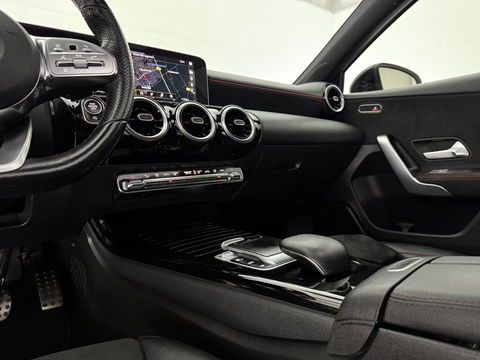Mercedes-Benz A-Klasse 180 AMG | Pano | Virtual | Camera | Trekh. | Cruise | Stoelverw. | Navi | NAP