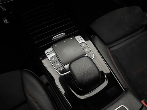 Mercedes-Benz A-Klasse 180 AMG | Pano | Virtual | Camera | Trekh. | Cruise | Stoelverw. | Navi | NAP