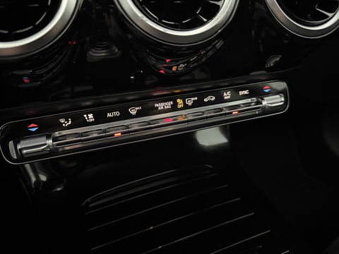 Mercedes-Benz A-Klasse 180 AMG | Pano | Virtual | Camera | Trekh. | Cruise | Stoelverw. | Navi | NAP