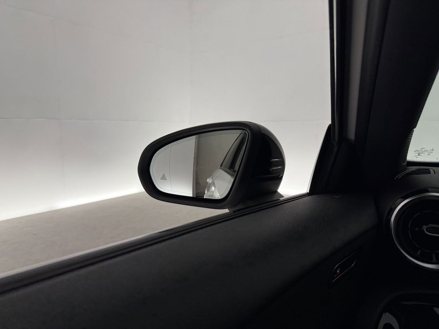 Mercedes-Benz A-Klasse 180 AMG | Pano | Virtual | Camera | Trekh. | Cruise | Stoelverw. | Navi | NAP