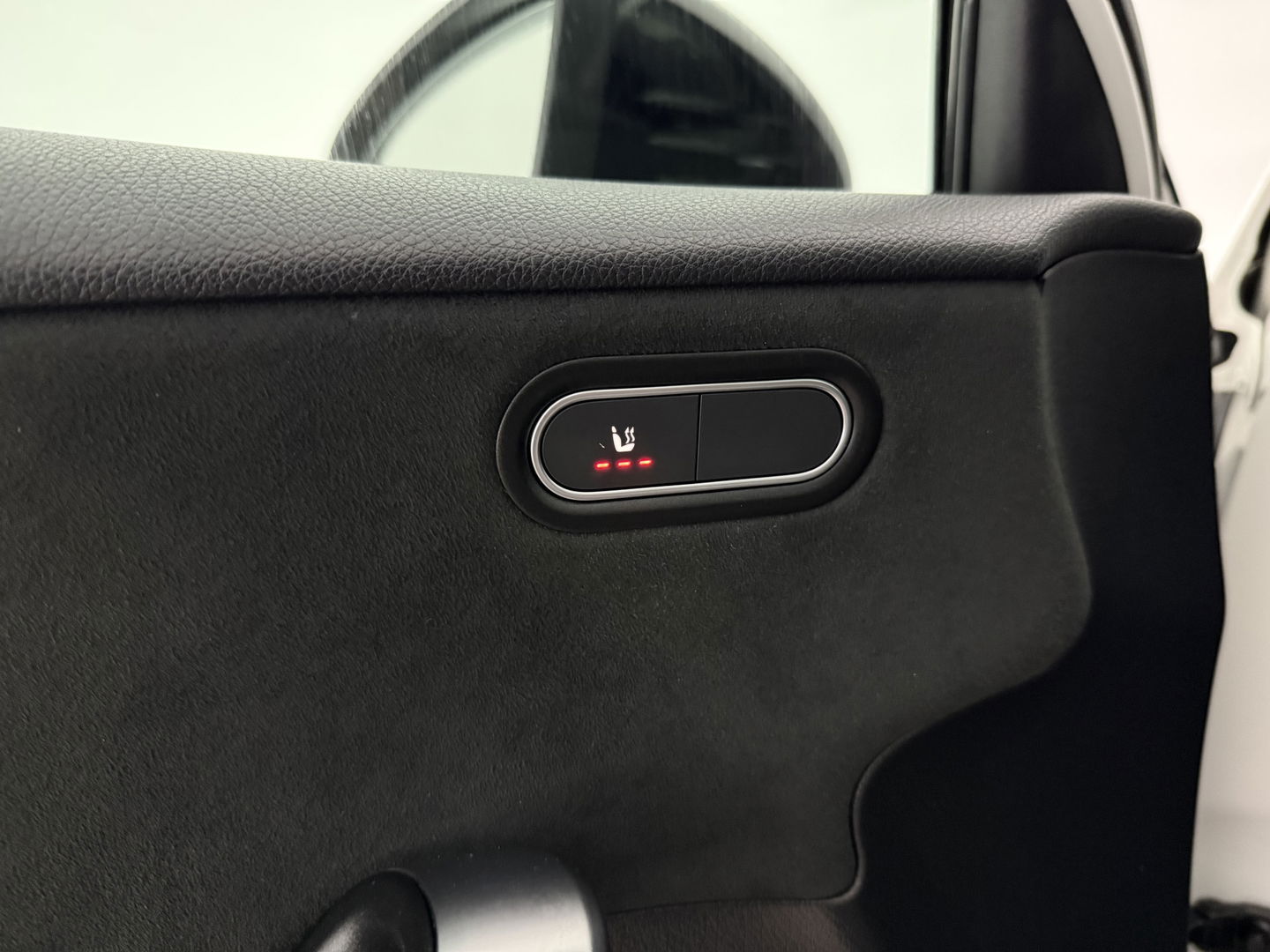 Mercedes-Benz A-Klasse 180 AMG | Pano | Virtual | Camera | Trekh. | Cruise | Stoelverw. | Navi | NAP