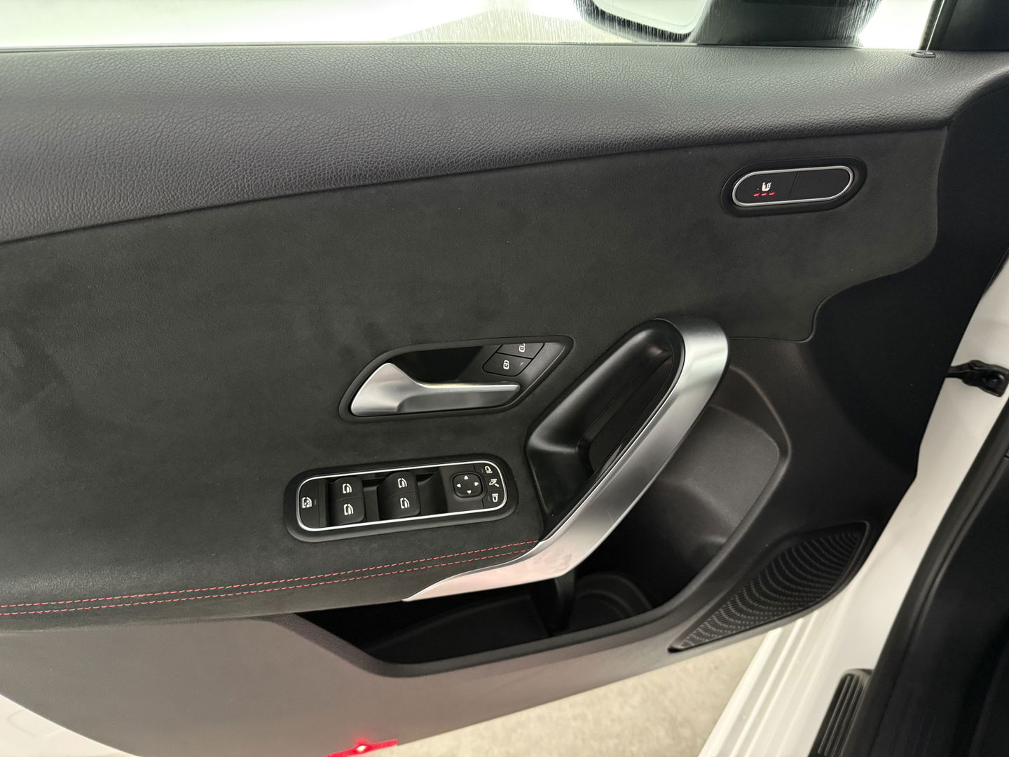 Mercedes-Benz A-Klasse 180 AMG | Pano | Virtual | Camera | Trekh. | Cruise | Stoelverw. | Navi | NAP