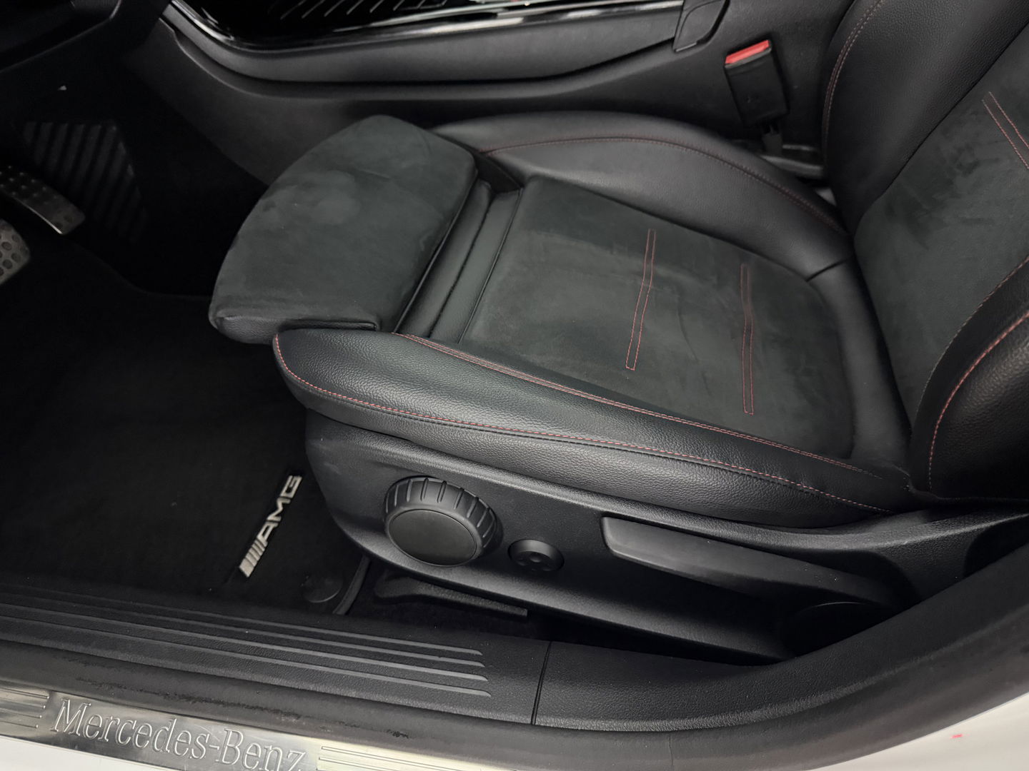 Mercedes-Benz A-Klasse 180 AMG | Pano | Virtual | Camera | Trekh. | Cruise | Stoelverw. | Navi | NAP