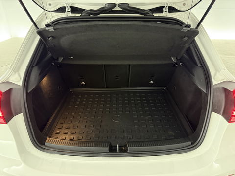 Mercedes-Benz A-Klasse 180 AMG | Pano | Virtual | Camera | Trekh. | Cruise | Stoelverw. | Navi | NAP