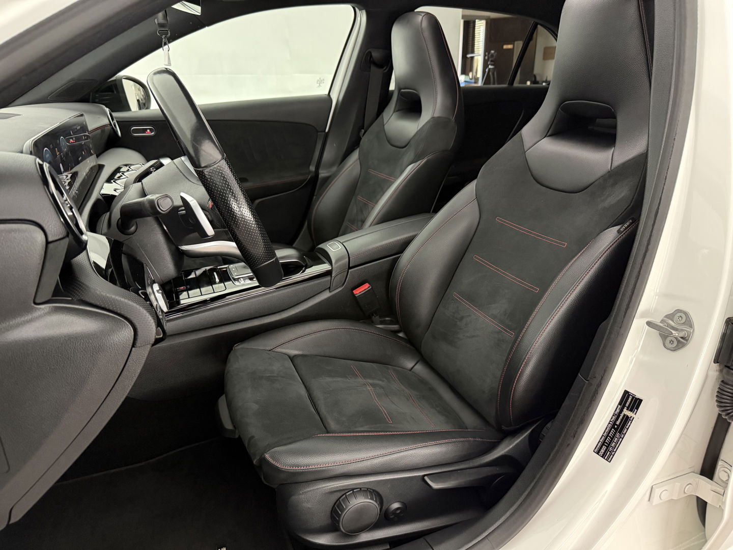 Mercedes-Benz A-Klasse 180 AMG | Pano | Virtual | Camera | Trekh. | Cruise | Stoelverw. | Navi | NAP