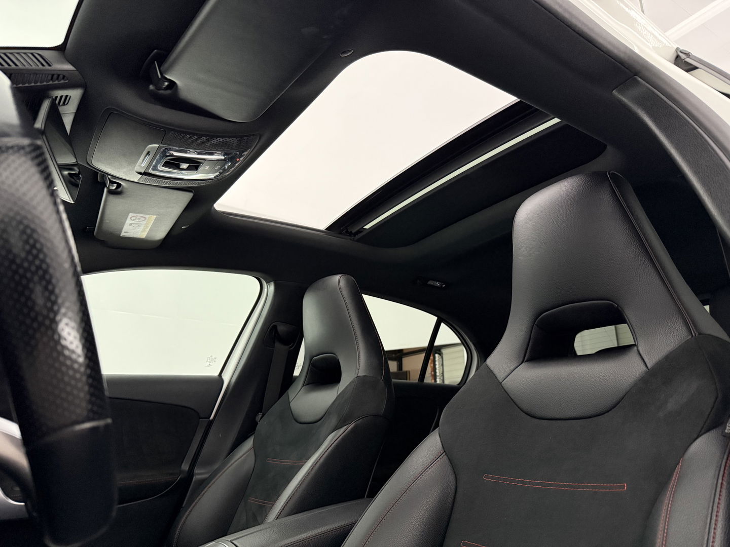 Mercedes-Benz A-Klasse 180 AMG | Pano | Virtual | Camera | Trekh. | Cruise | Stoelverw. | Navi | NAP