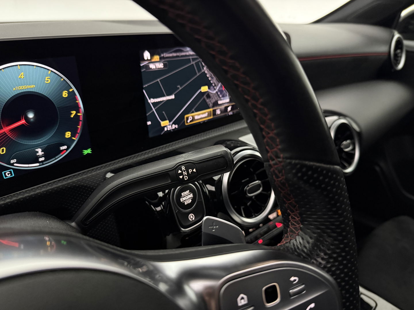 Mercedes-Benz A-Klasse 180 AMG | Pano | Virtual | Camera | Trekh. | Cruise | Stoelverw. | Navi | NAP