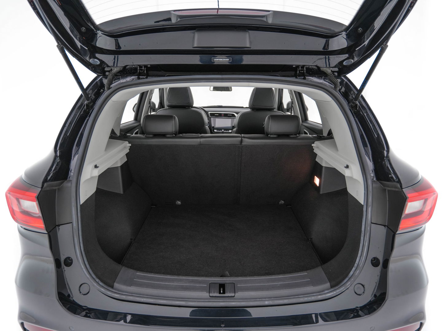 MG ZS EV Luxury 45 kWh (INCL.BTW) Aut. *PANO | LEATHER | CCS-FASTLOADER | KEYLESS | NAVI-FULLMAP | ADAPTIVE-CRUISE | CAMERA | HEATED-SPORTSEATS | CARPLAY | BLINDSPOT | DAB | LANE-ASSIST | PRIVACY-GLASS | 17''ALU*