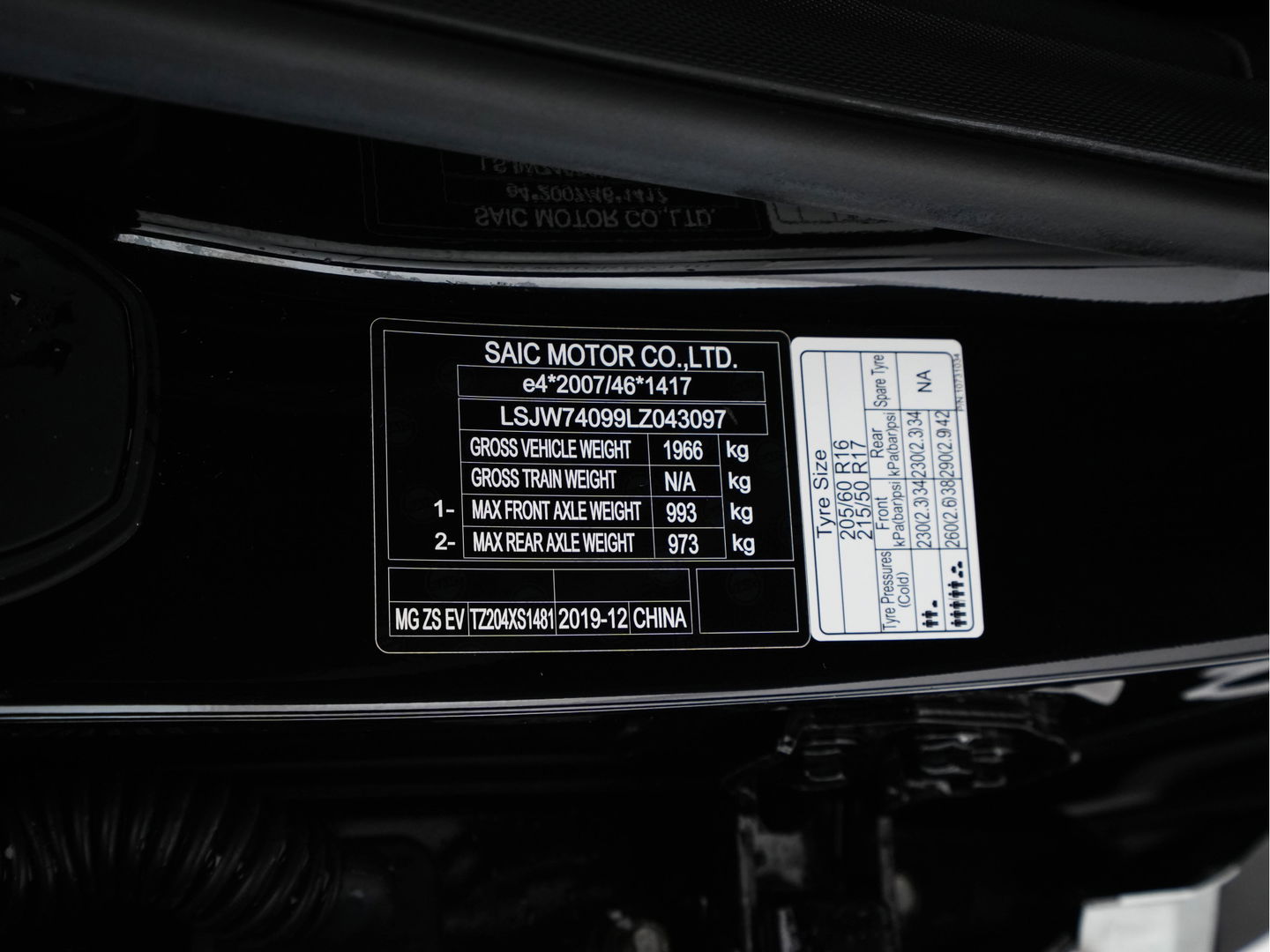 MG ZS EV Luxury 45 kWh (INCL.BTW) Aut. *PANO | LEATHER | CCS-FASTLOADER | KEYLESS | NAVI-FULLMAP | ADAPTIVE-CRUISE | CAMERA | HEATED-SPORTSEATS | CARPLAY | BLINDSPOT | DAB | LANE-ASSIST | PRIVACY-GLASS | 17''ALU*