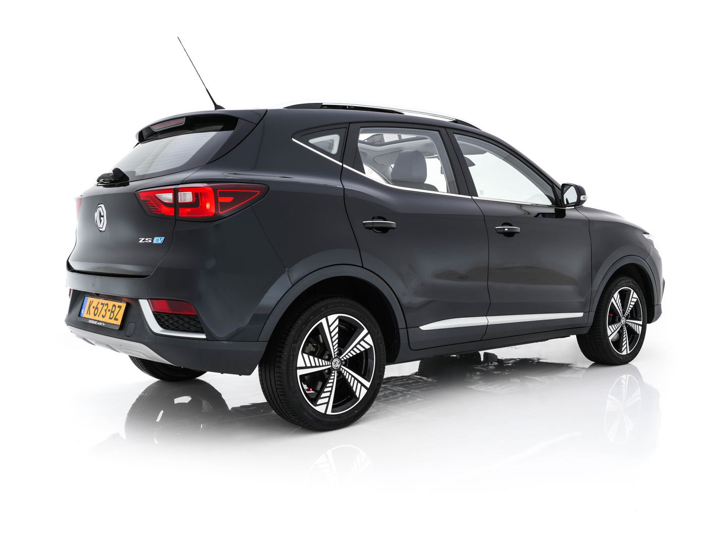 MG ZS EV Luxury 45 kWh (INCL.BTW) Aut. *PANO | LEATHER | CCS-FASTLOADER | KEYLESS | NAVI-FULLMAP | ADAPTIVE-CRUISE | CAMERA | HEATED-SPORTSEATS | CARPLAY | BLINDSPOT | DAB | LANE-ASSIST | PRIVACY-GLASS | 17''ALU*