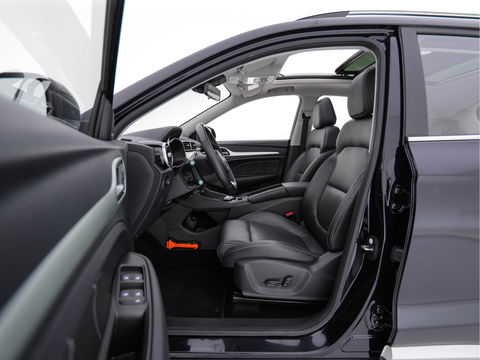 MG ZS EV Luxury 45 kWh (INCL.BTW) Aut. *PANO | LEATHER | CCS-FASTLOADER | KEYLESS | NAVI-FULLMAP | ADAPTIVE-CRUISE | CAMERA | HEATED-SPORTSEATS | CARPLAY | BLINDSPOT | DAB | LANE-ASSIST | PRIVACY-GLASS | 17''ALU*