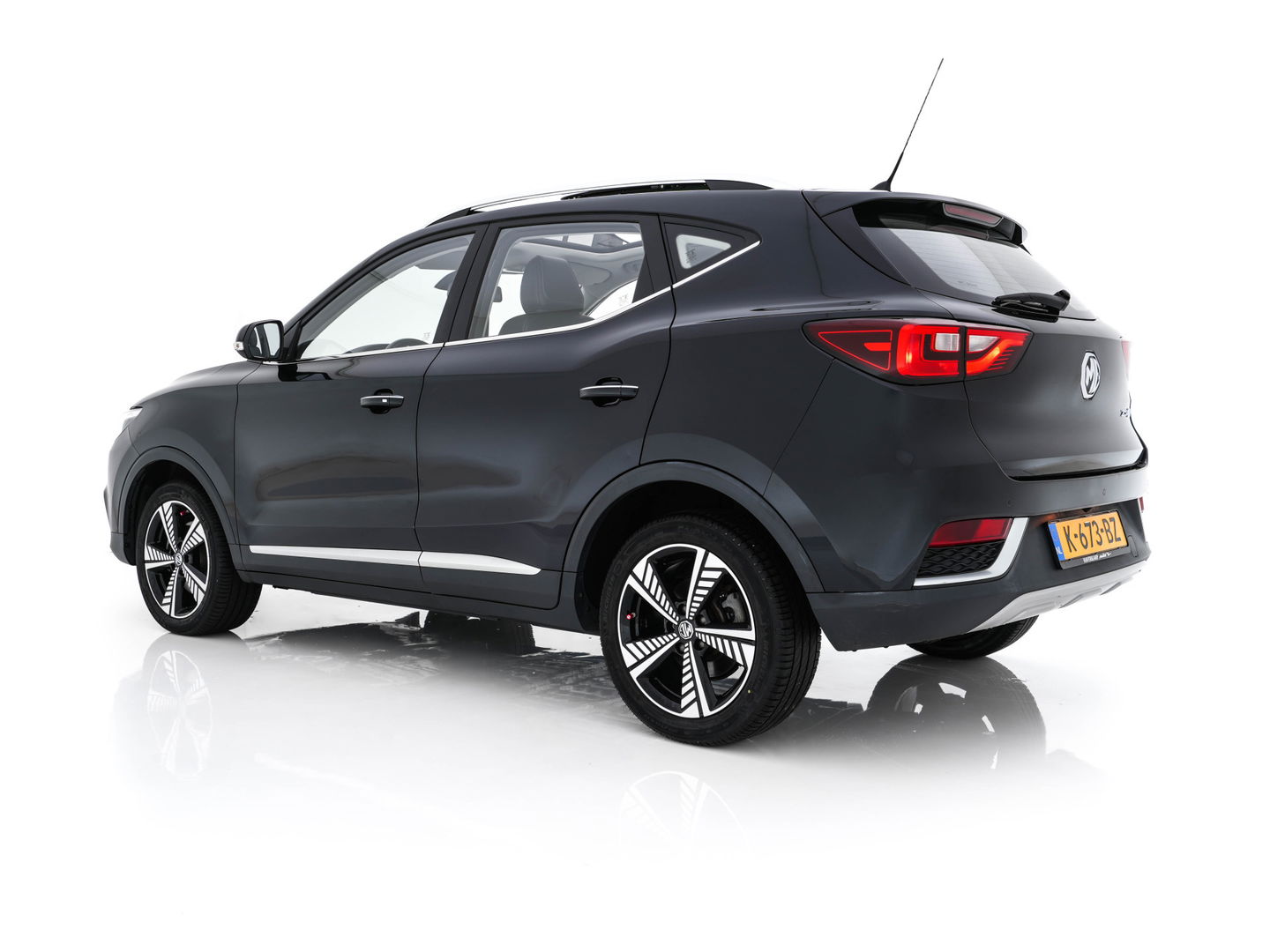 MG ZS EV Luxury 45 kWh (INCL.BTW) Aut. *PANO | LEATHER | CCS-FASTLOADER | KEYLESS | NAVI-FULLMAP | ADAPTIVE-CRUISE | CAMERA | HEATED-SPORTSEATS | CARPLAY | BLINDSPOT | DAB | LANE-ASSIST | PRIVACY-GLASS | 17''ALU*